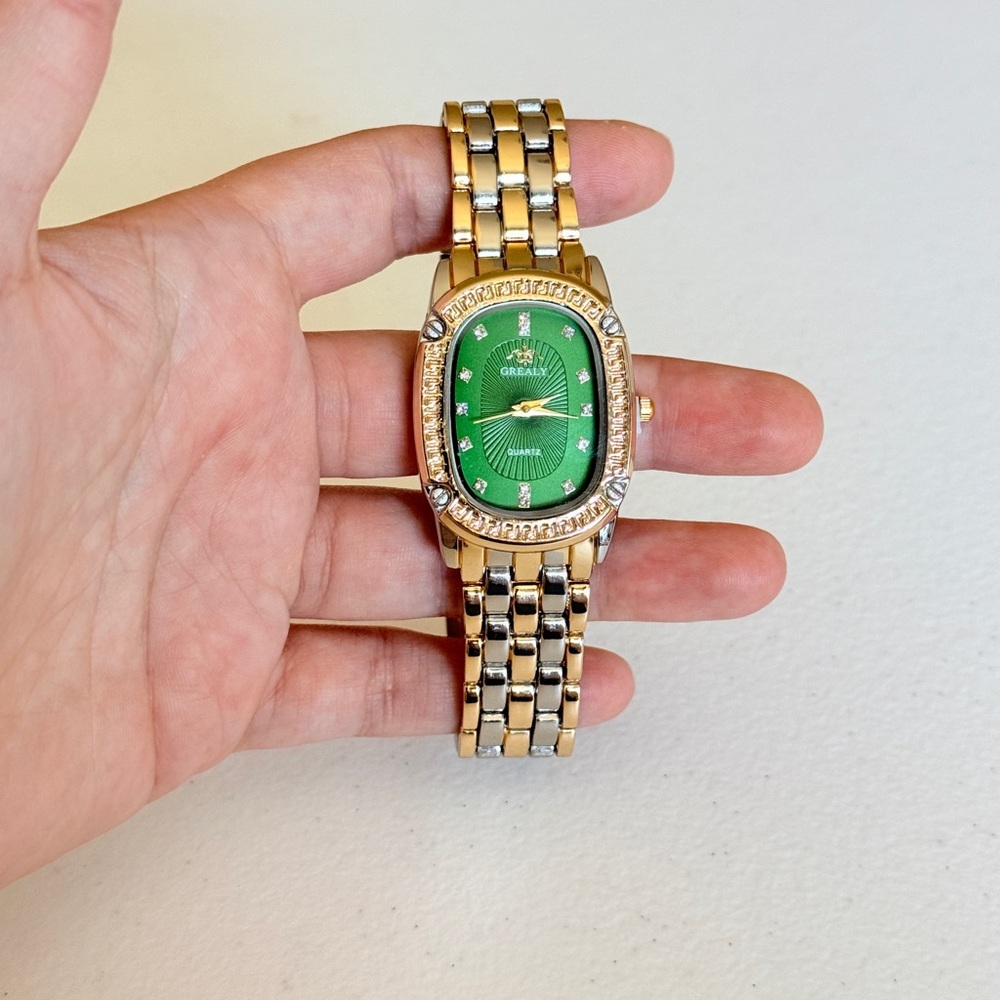 ⚜️ Gold and Silver Bracelet Watch with Green Dial - Picture 9 of 9